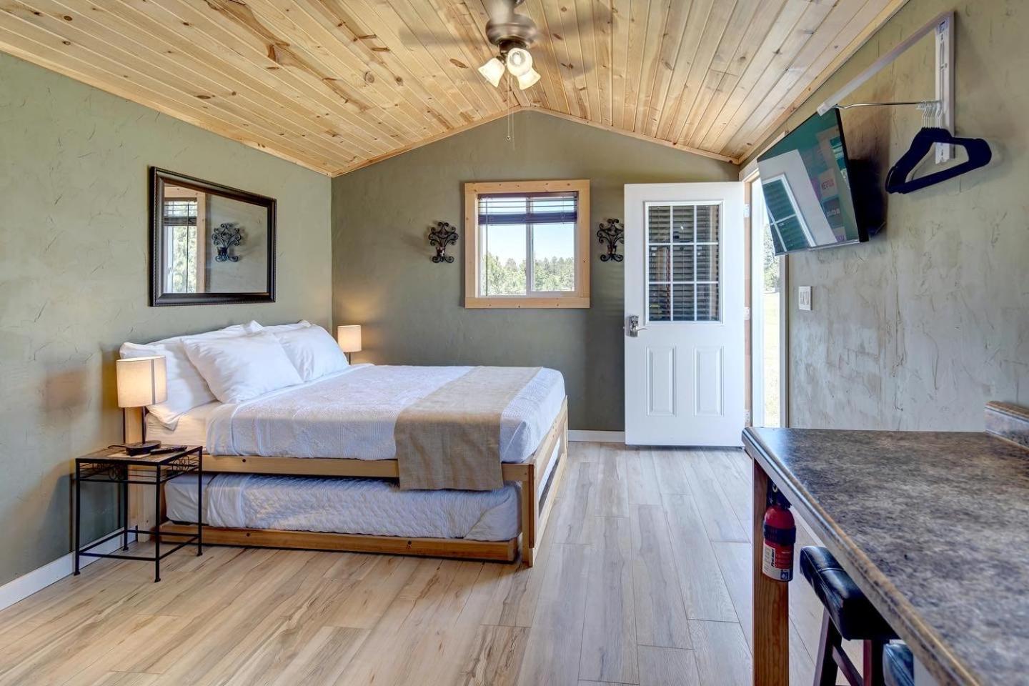 קאסטר Eagle'S Landing Lodge מראה חיצוני תמונה